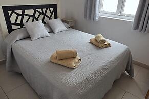 Exceptional 3 Bed Villa Malpas, Sleeps 6, H/pool