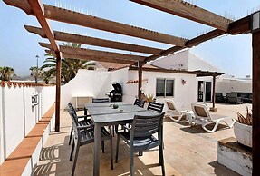 Exceptional 3 Bed Villa Malpas, Sleeps 6, H/pool