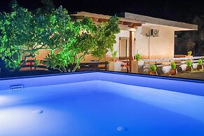 Sinani Villa - Garden Oasis With Private Pool