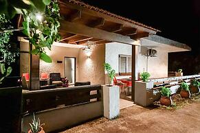 Sinani Villa - Garden Oasis With Private Pool