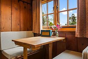 Quercus Redwood - Sleeps 4 - From 375 Per Night
