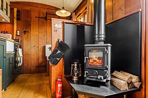 Quercus Redwood - Sleeps 4 - From 375 Per Night