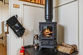 Quercus Redwood - Sleeps 4 - From 375 Per Night