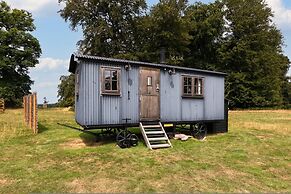 Quercus Redwood - Sleeps 4 - From 375 Per Night