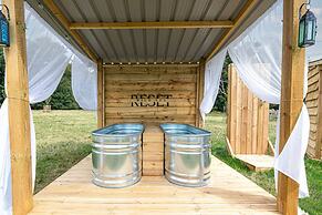 Quercus Redwood - Sleeps 4 - From 375 Per Night