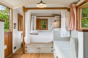 Quercus Redwood - Sleeps 4 - From 375 Per Night