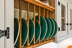Quercus Redwood - Sleeps 4 - From 375 Per Night