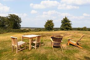 Quercus Redwood - Sleeps 4 - From 375 Per Night