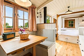 Quercus Redwood - Sleeps 4 - From 375 Per Night