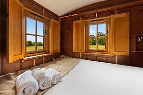 Quercus Redwood - Sleeps 4 - From 375 Per Night