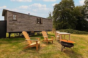 Quercus Redwood - Sleeps 4 - From 375 Per Night