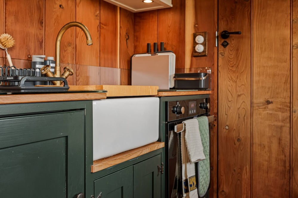 Quercus Redwood - Sleeps 4 - From 375 Per Night