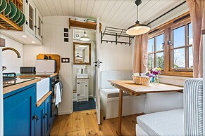 Quercus Redwood - Sleeps 4 - From 375 Per Night