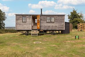 Quercus Redwood - Sleeps 4 - From 375 Per Night