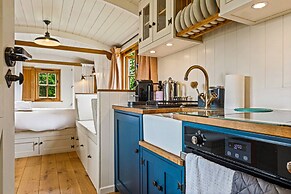 Quercus Redwood - Sleeps 4 - From 375 Per Night