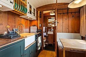 Quercus Redwood - Sleeps 4 - From 375 Per Night
