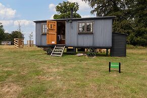 Quercus Redwood - Sleeps 4 - From 375 Per Night