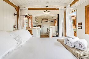 Quercus Redwood - Sleeps 4 - From 375 Per Night
