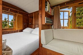 Quercus Redwood - Sleeps 4 - From 375 Per Night