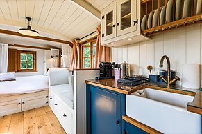 Quercus Redwood - Sleeps 4 - From 375 Per Night