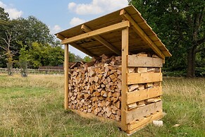 Quercus Redwood - Sleeps 4 - From 375 Per Night