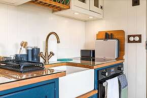 Quercus Redwood - Sleeps 4 - From 375 Per Night