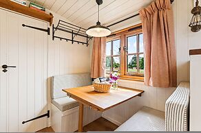 Quercus Redwood - Sleeps 4 - From 375 Per Night