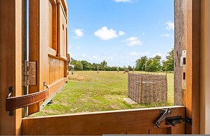 Quercus Redwood - Sleeps 4 - From 375 Per Night