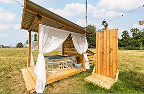 Quercus Redwood - Sleeps 4 - From 375 Per Night