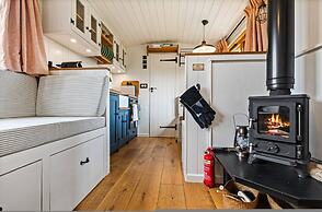 Quercus Redwood - Sleeps 4 - From 375 Per Night