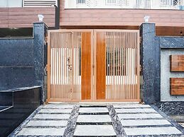 Townhouse Oak Sector 121 Noida Metro Station