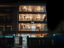 Townhouse Oak Sector 121 Noida Metro Station