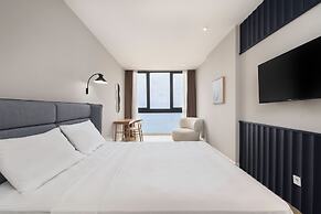 Next White Aparthotel Official