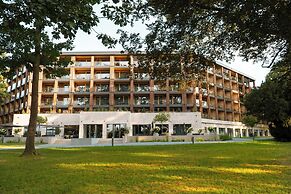 Buff Medical Resort
