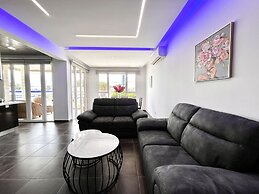 02 LIM - Stay Neo Coast Apartment