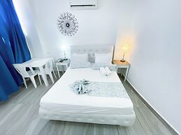 STUDIOS and SUITES Ducassi ROOFTOP POOL