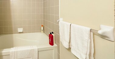 RivetStays - The Fly Luxury Suites