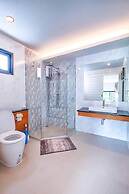 Private pool great location v144