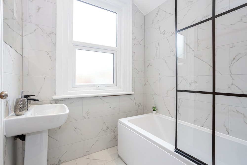Flat 2 15 Longley Road