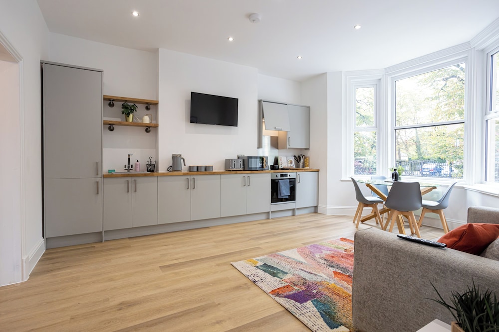 Flat 2 15 Longley Road