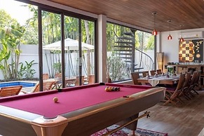 CoconutPalmsJacuzzipoolhugeproperty v136