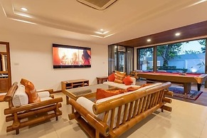 CoconutPalmsJacuzzipoolhugeproperty v136