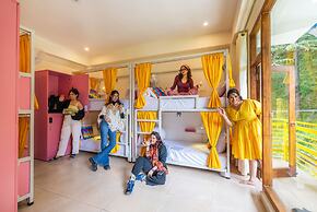 goSTOPS PLUS Kasol Manikaran Road, Bar and Hostel