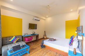 goSTOPS PLUS Kasol Manikaran Road, Bar and Hostel