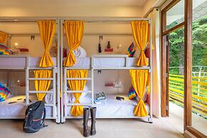 goSTOPS PLUS Kasol Manikaran Road, Bar and Hostel