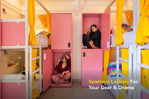 goSTOPS PLUS Kasol Manikaran Road, Bar and Hostel