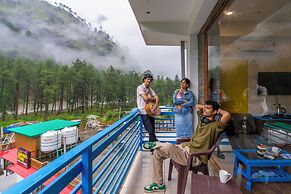 goSTOPS PLUS Kasol Manikaran Road, Bar and Hostel