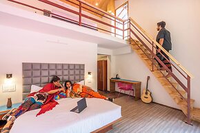 goSTOPS PLUS Kasol Manikaran Road, Bar and Hostel