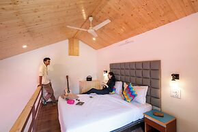 goSTOPS PLUS Kasol Manikaran Road, Bar and Hostel
