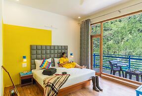 goSTOPS PLUS Kasol Manikaran Road, Bar and Hostel